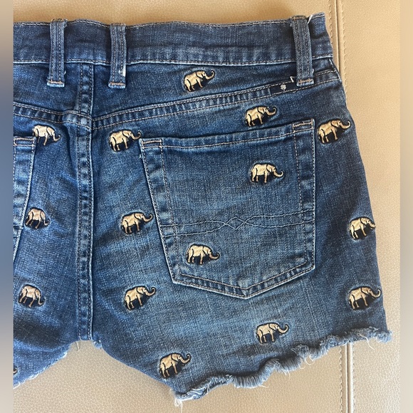 Lucky Brand Y2K Low Rise Elephant Embroidered Jean Malibu Shorts Waist - Sz 2/26 - Picture 8 of 11